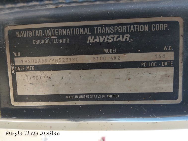 image for item EE5238 1993 International 8100 fuel / lube truck