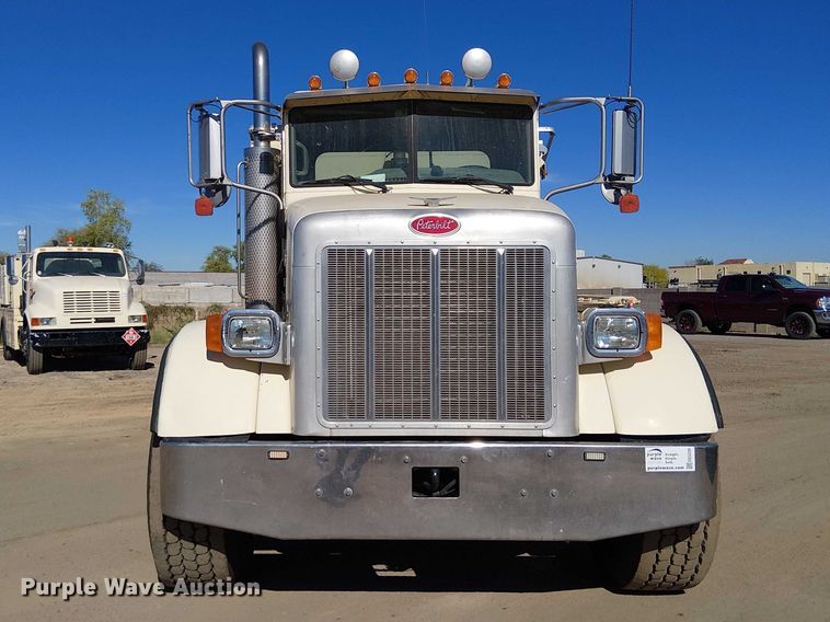 image for item EE5239 2006 Peterbilt 357 dump truck