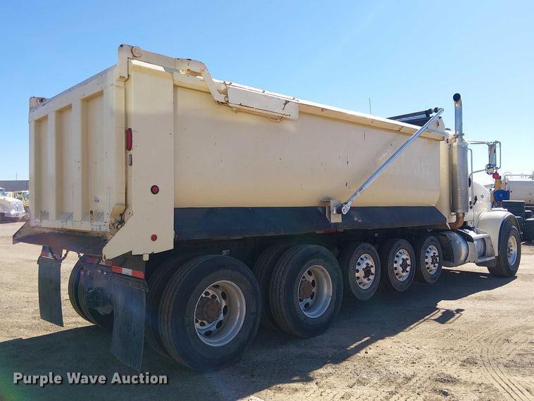 image for item EE5239 2006 Peterbilt 357 dump truck