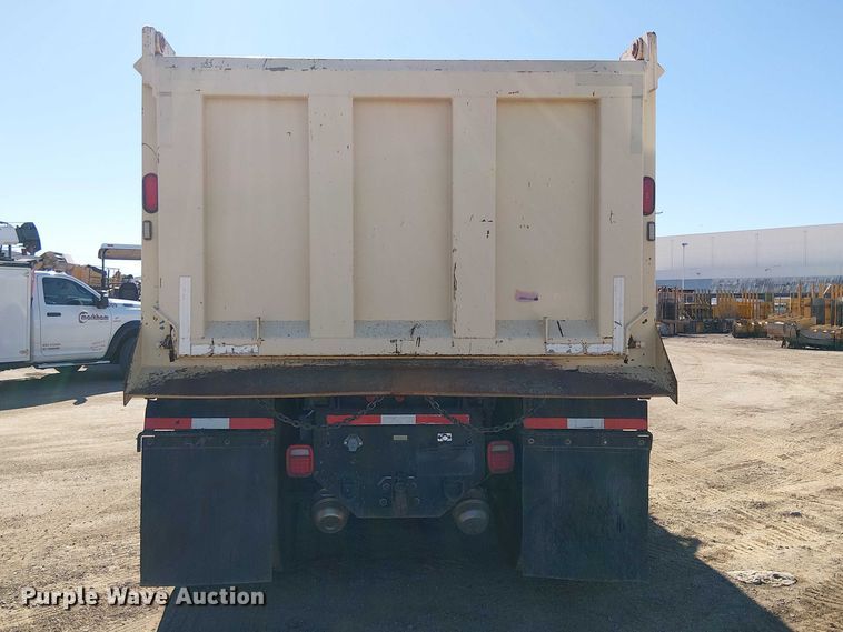 image for item EE5239 2006 Peterbilt 357 dump truck