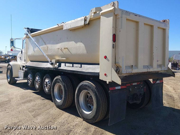 image for item EE5239 2006 Peterbilt 357 dump truck