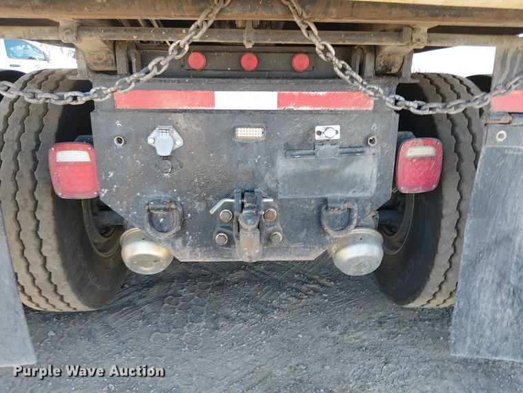 image for item EE5239 2006 Peterbilt 357 dump truck