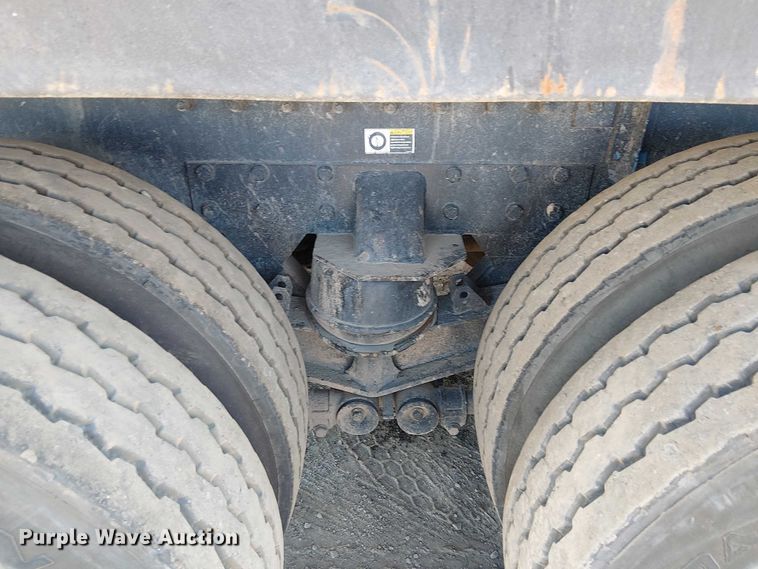 image for item EE5239 2006 Peterbilt 357 dump truck