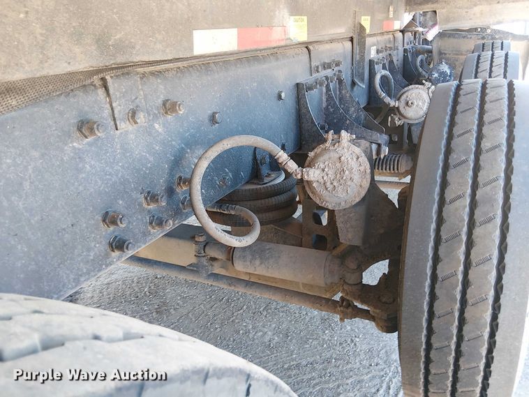 image for item EE5239 2006 Peterbilt 357 dump truck