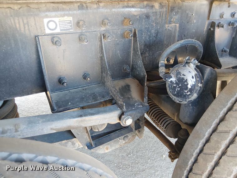 image for item EE5239 2006 Peterbilt 357 dump truck