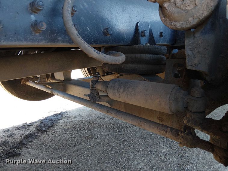 image for item EE5239 2006 Peterbilt 357 dump truck