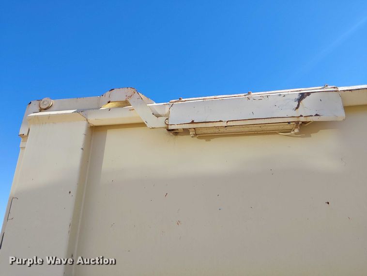 image for item EE5239 2006 Peterbilt 357 dump truck