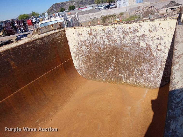 image for item EE5239 2006 Peterbilt 357 dump truck