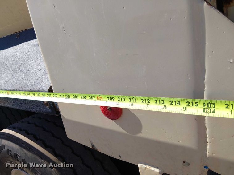 image for item EE5239 2006 Peterbilt 357 dump truck