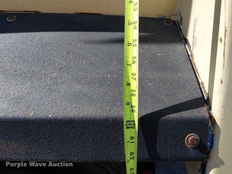 image for item EE5239 2006 Peterbilt 357 dump truck