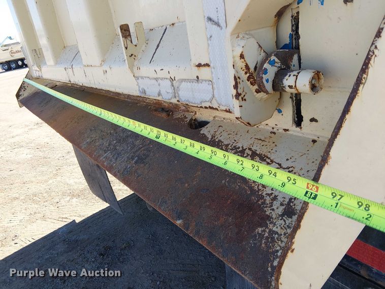 image for item EE5239 2006 Peterbilt 357 dump truck