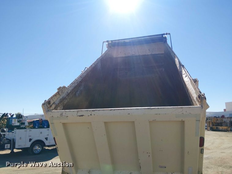 image for item EE5239 2006 Peterbilt 357 dump truck