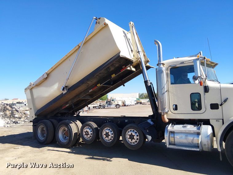 image for item EE5239 2006 Peterbilt 357 dump truck