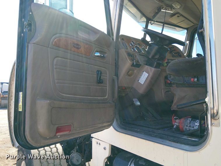 image for item EE5239 2006 Peterbilt 357 dump truck