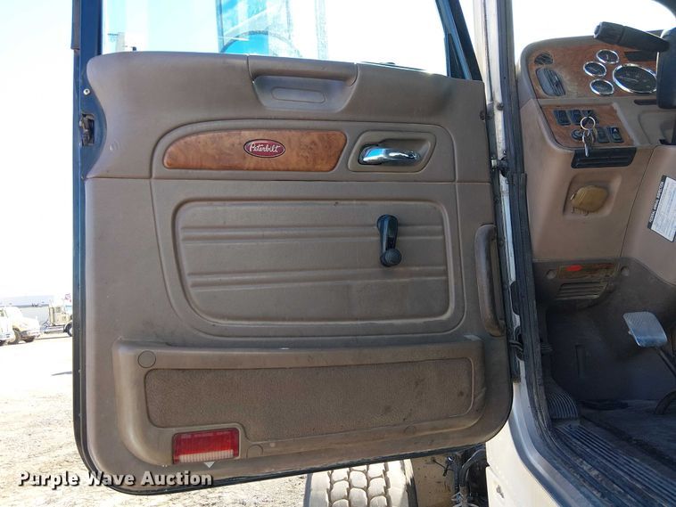 image for item EE5239 2006 Peterbilt 357 dump truck