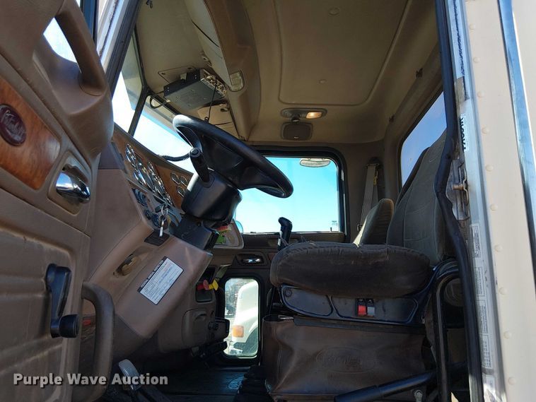 image for item EE5239 2006 Peterbilt 357 dump truck