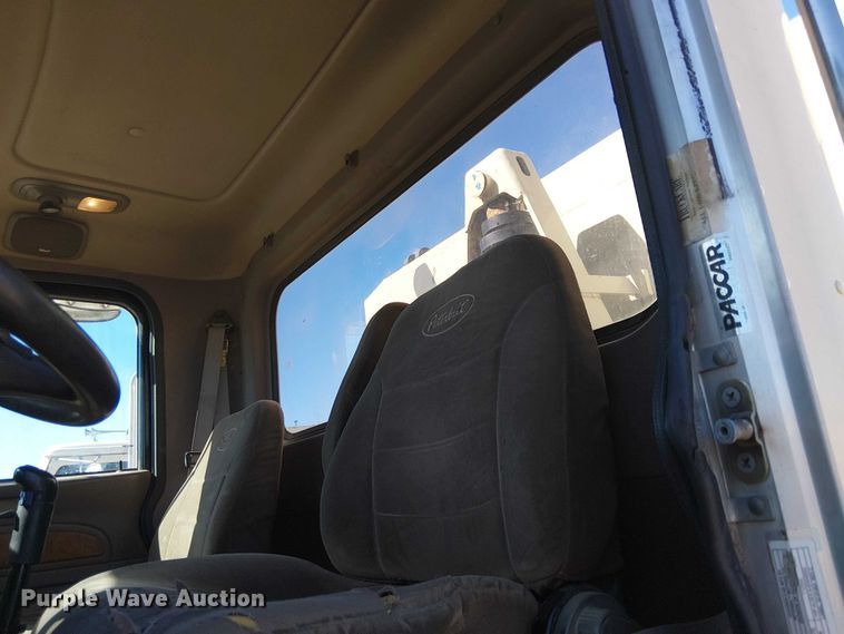 image for item EE5239 2006 Peterbilt 357 dump truck