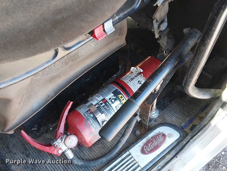 image for item EE5239 2006 Peterbilt 357 dump truck