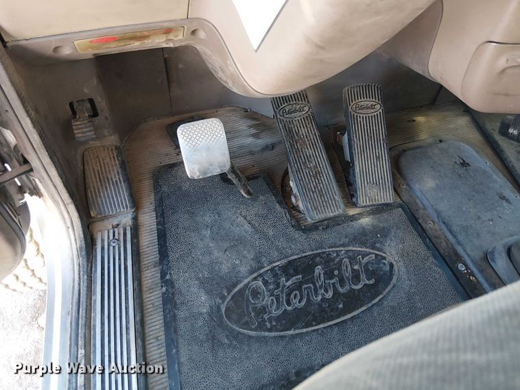 image for item EE5239 2006 Peterbilt 357 dump truck