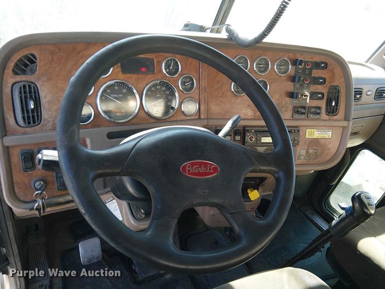 image for item EE5239 2006 Peterbilt 357 dump truck