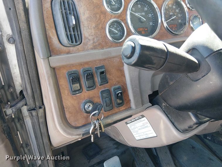 image for item EE5239 2006 Peterbilt 357 dump truck
