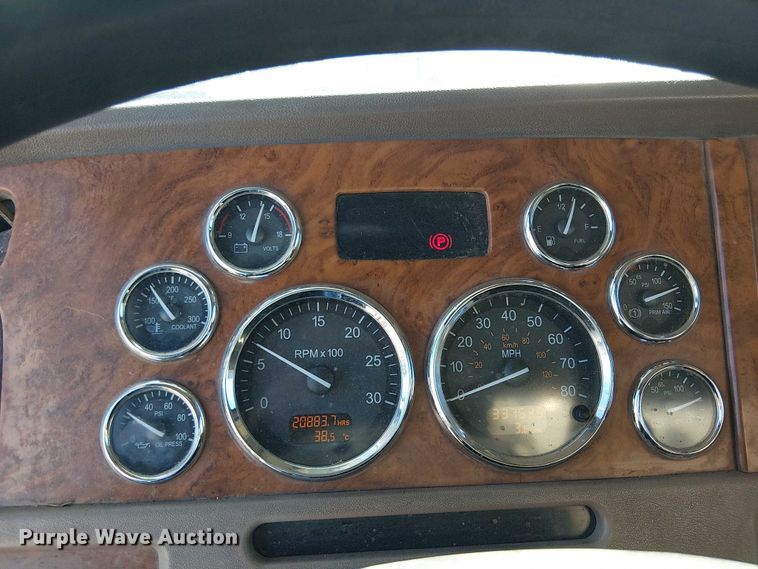 image for item EE5239 2006 Peterbilt 357 dump truck