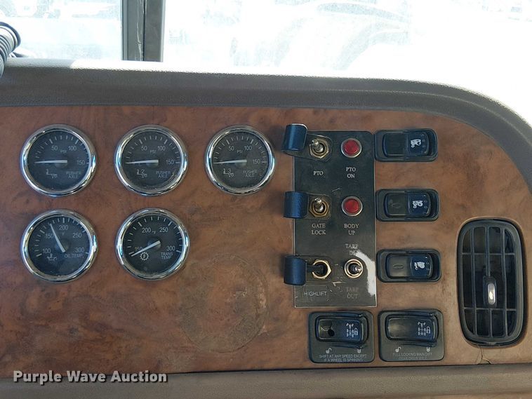 image for item EE5239 2006 Peterbilt 357 dump truck