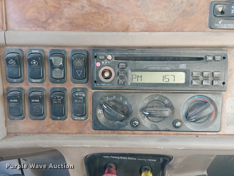 image for item EE5239 2006 Peterbilt 357 dump truck