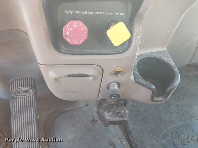 image for item EE5239 2006 Peterbilt 357 dump truck