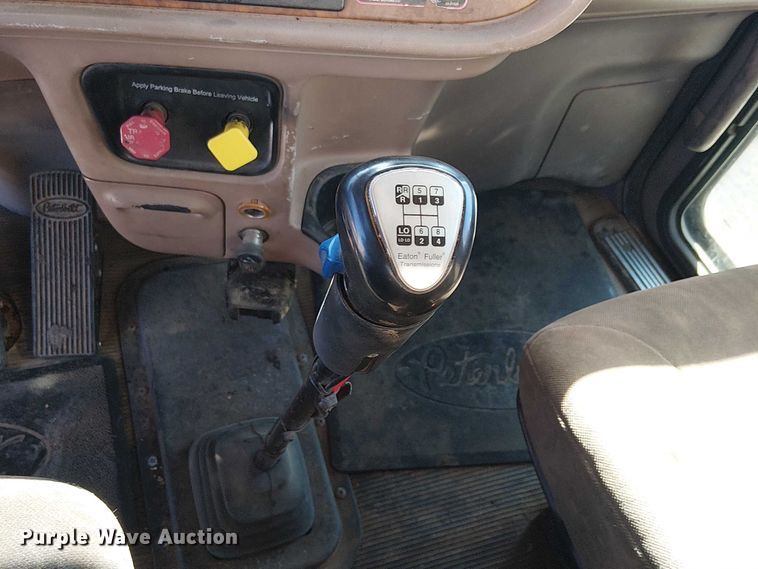 image for item EE5239 2006 Peterbilt 357 dump truck