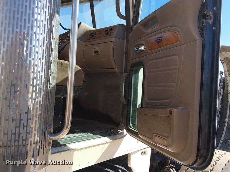 image for item EE5239 2006 Peterbilt 357 dump truck