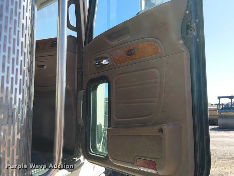 image for item EE5239 2006 Peterbilt 357 dump truck