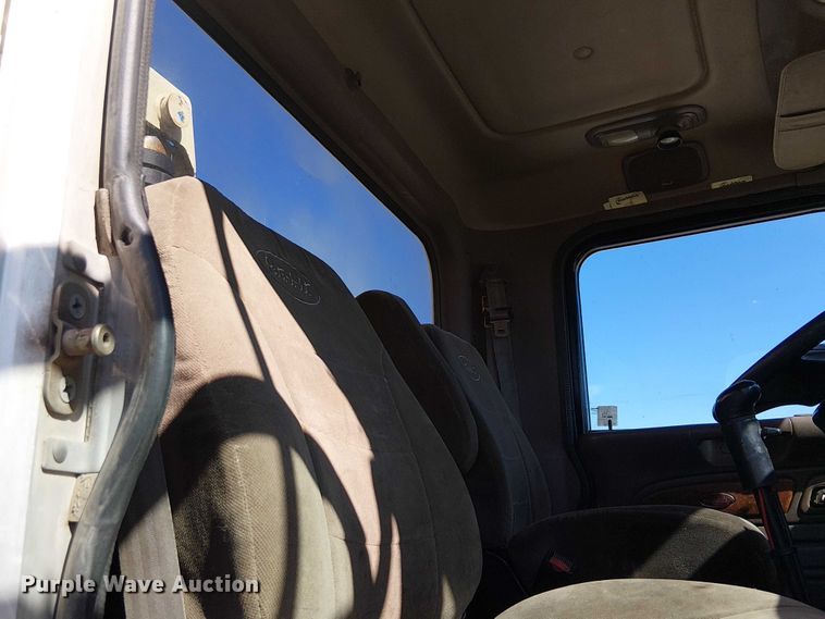 image for item EE5239 2006 Peterbilt 357 dump truck