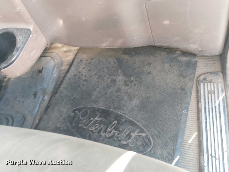 image for item EE5239 2006 Peterbilt 357 dump truck