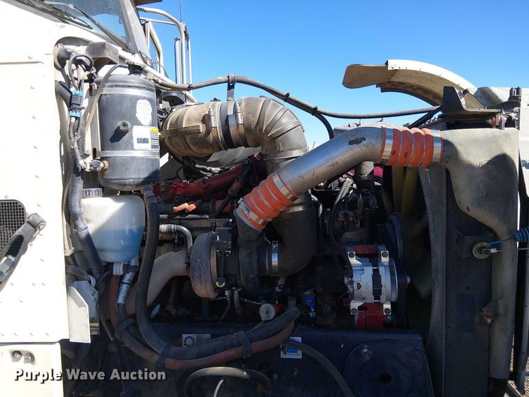 image for item EE5239 2006 Peterbilt 357 dump truck