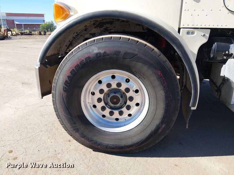 image for item EE5239 2006 Peterbilt 357 dump truck