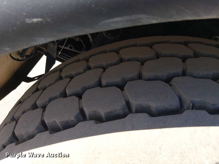 image for item EE5239 2006 Peterbilt 357 dump truck