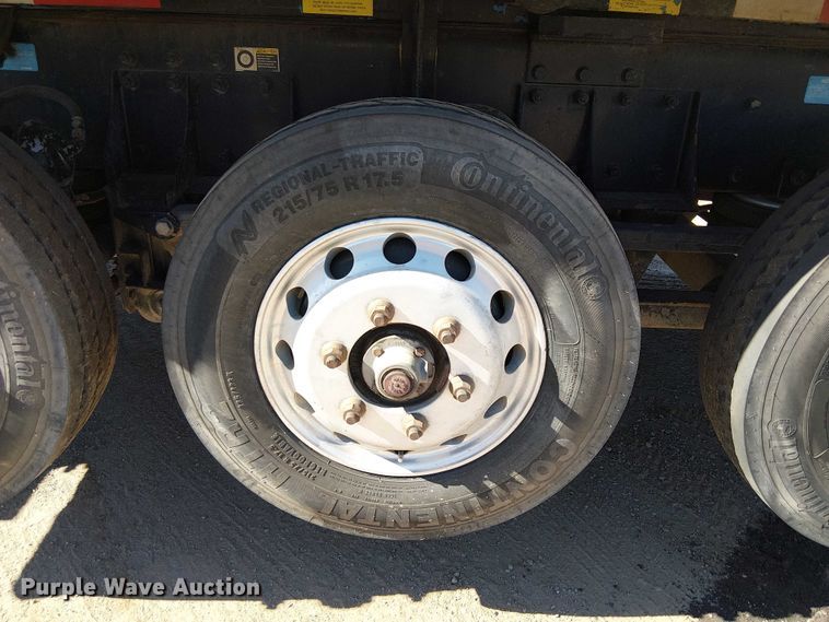 image for item EE5239 2006 Peterbilt 357 dump truck