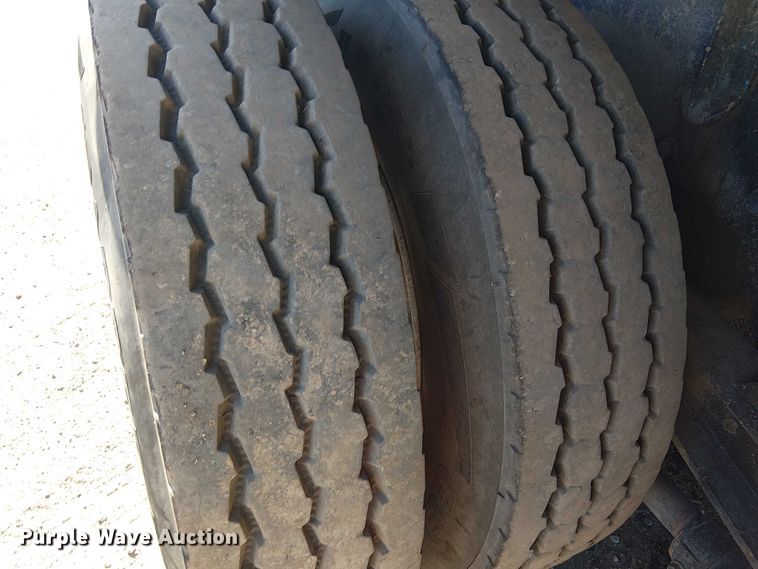 image for item EE5239 2006 Peterbilt 357 dump truck