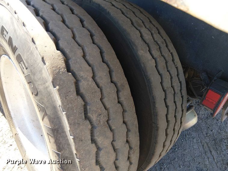 image for item EE5239 2006 Peterbilt 357 dump truck