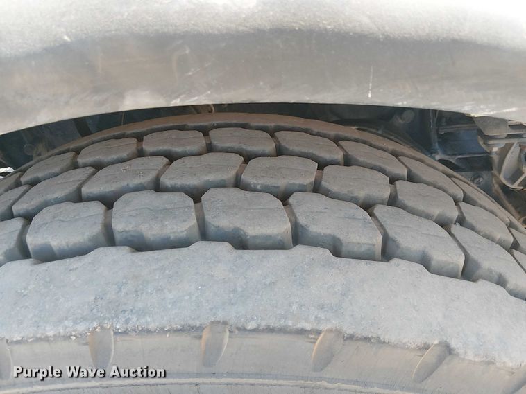 image for item EE5239 2006 Peterbilt 357 dump truck