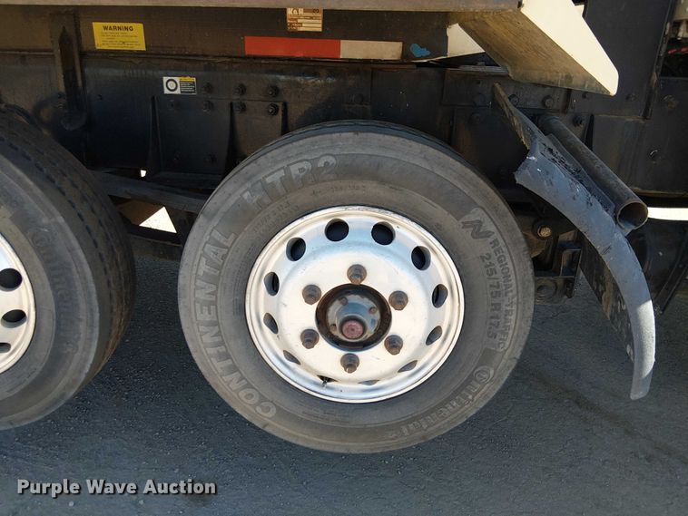 image for item EE5239 2006 Peterbilt 357 dump truck