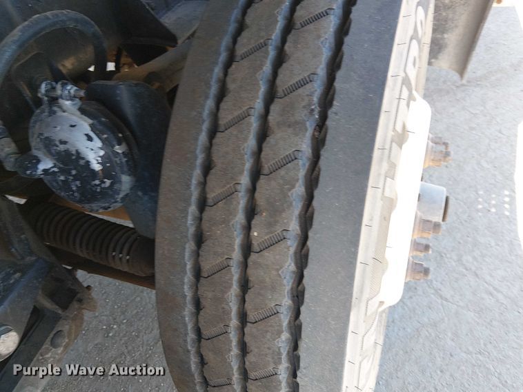 image for item EE5239 2006 Peterbilt 357 dump truck