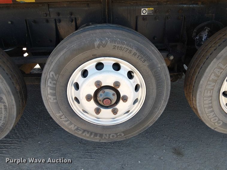 image for item EE5239 2006 Peterbilt 357 dump truck