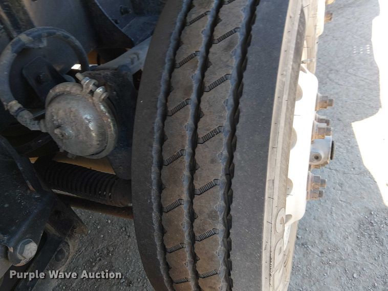 image for item EE5239 2006 Peterbilt 357 dump truck