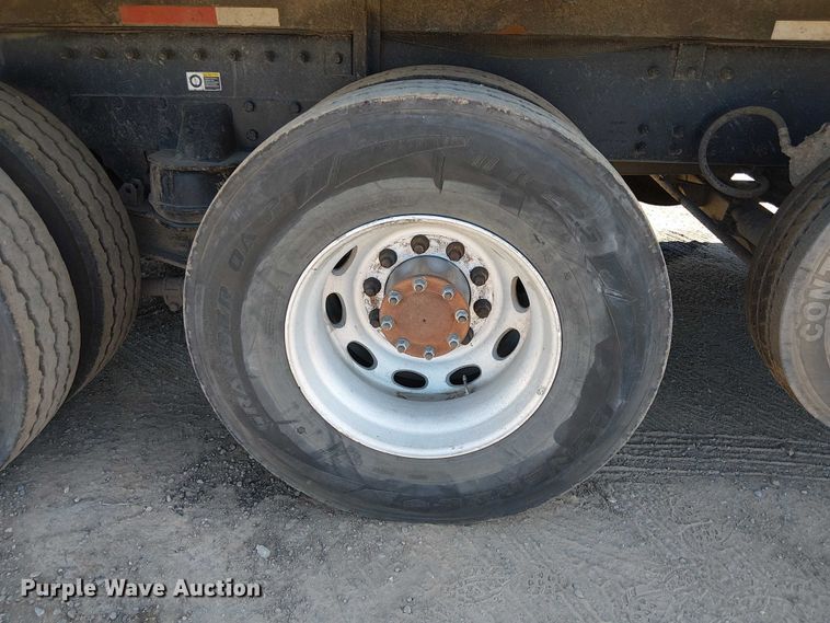 image for item EE5239 2006 Peterbilt 357 dump truck