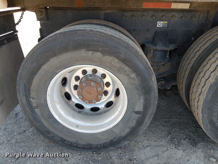 image for item EE5239 2006 Peterbilt 357 dump truck