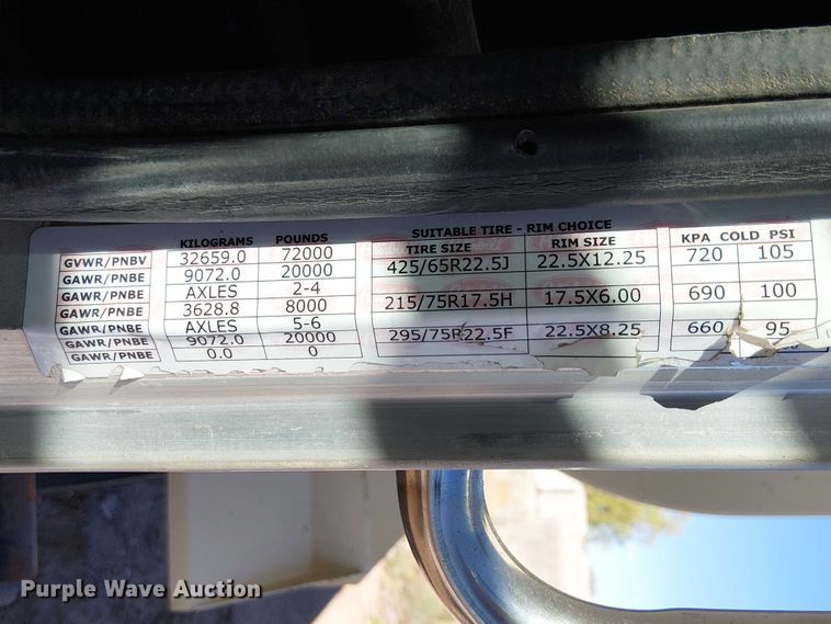 image for item EE5239 2006 Peterbilt 357 dump truck