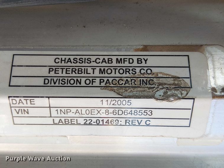 image for item EE5239 2006 Peterbilt 357 dump truck