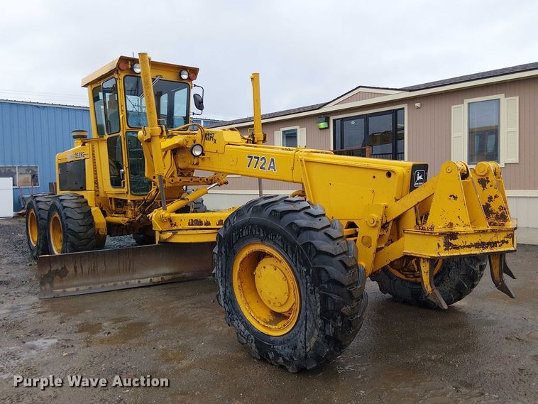 image for item EE5246 1984 John Deere 772A motor grader